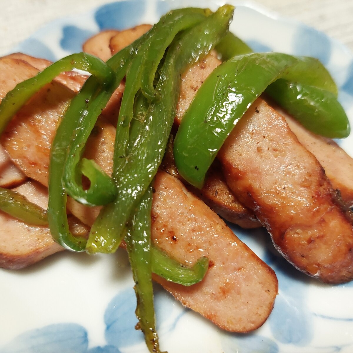 あらびきハムとピーマンの炒め物 レシピ 作り方 By あやめぇ 楽天レシピ あらびきハムとピーマンの炒め物 レシピ 作り方 By あやめぇ 楽天レシピ